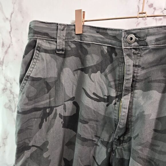 Wrangler Pants Mens 40 X 30 Camo Black Gray Cargo Straight Leg Regular Taper - Picture 2 of 13
